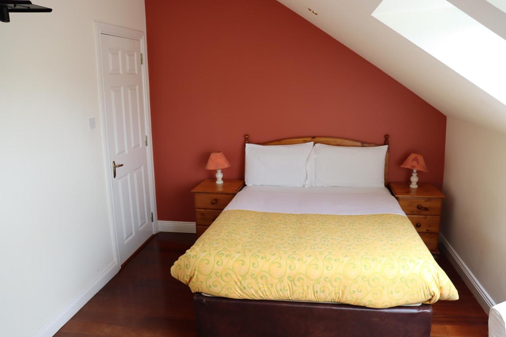 The Old Pier Guest Accommodation, Bed Only, No Breakfast Ballydavid Экстерьер фото