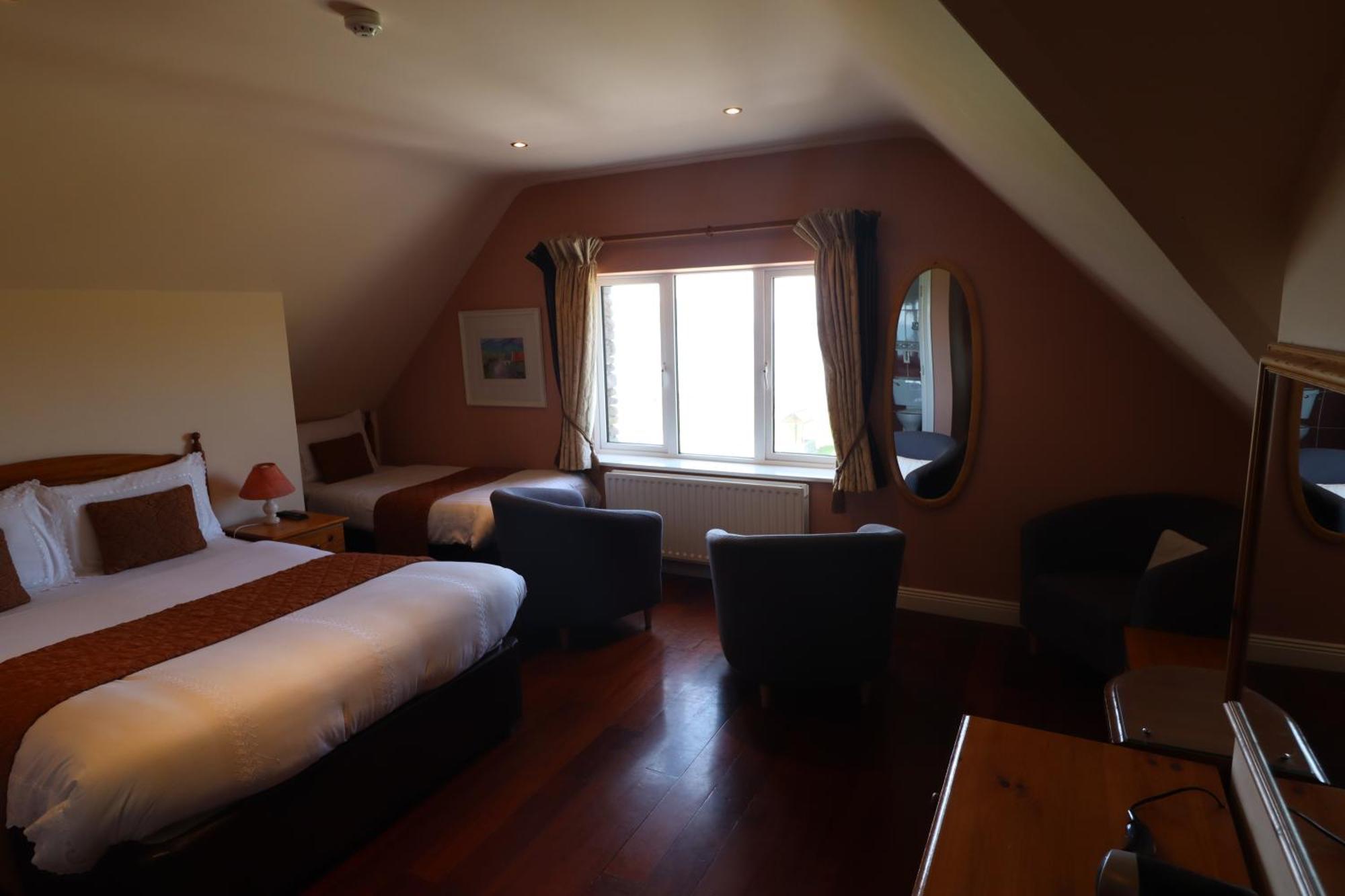 The Old Pier Guest Accommodation, Bed Only, No Breakfast Ballydavid Экстерьер фото