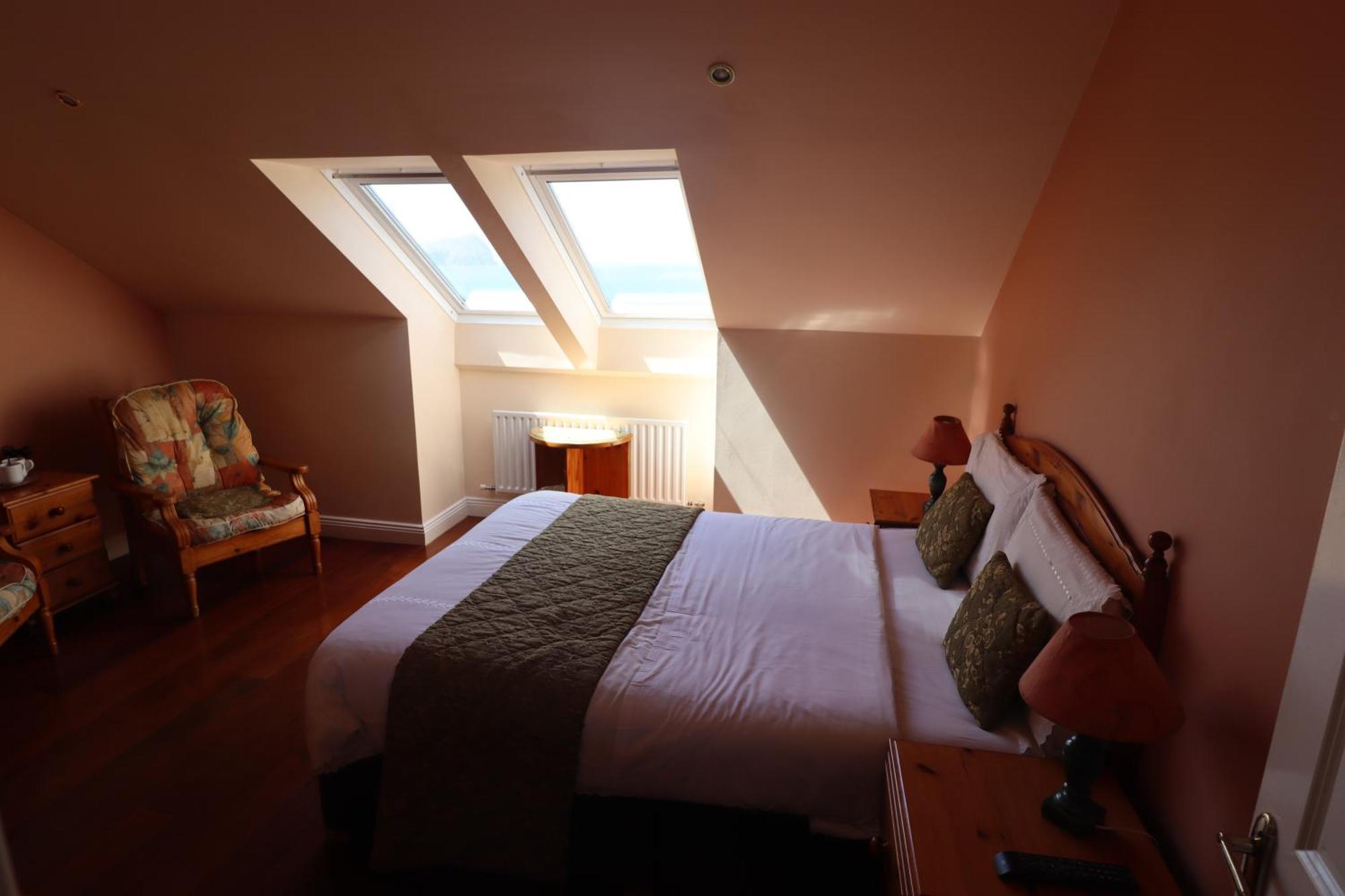 The Old Pier Guest Accommodation, Bed Only, No Breakfast Ballydavid Экстерьер фото
